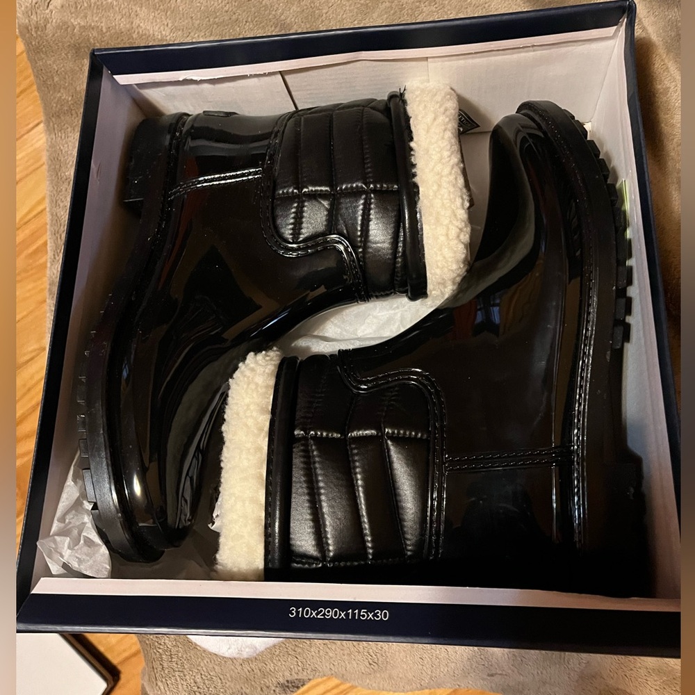 Nautica Black Quilted Women’s Boots with White Lining
